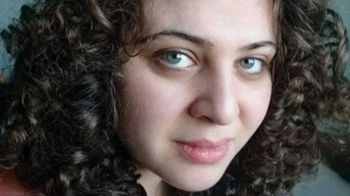 Mια προσφυγοπούλα «τραβά το αυτί» στον Γερμανό υπ. Εσωτερικών